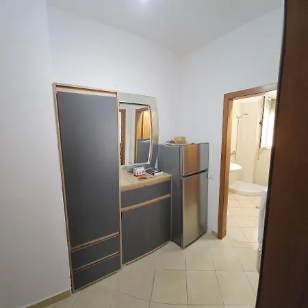 Enri Apartament *